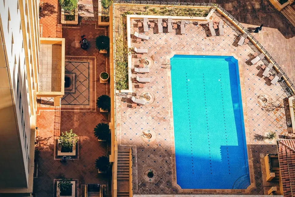 Havuzlu sitede 4+1, kapalı otopark, okullara yürüme