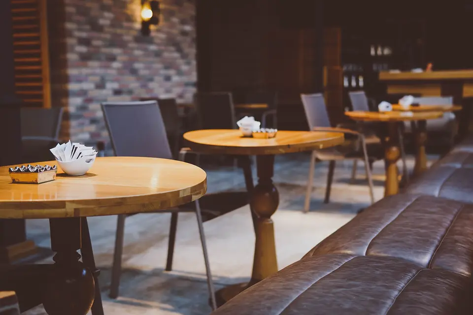 Cadde üzeri 85 m² dükkân, vitrinli — fotoğraf 2